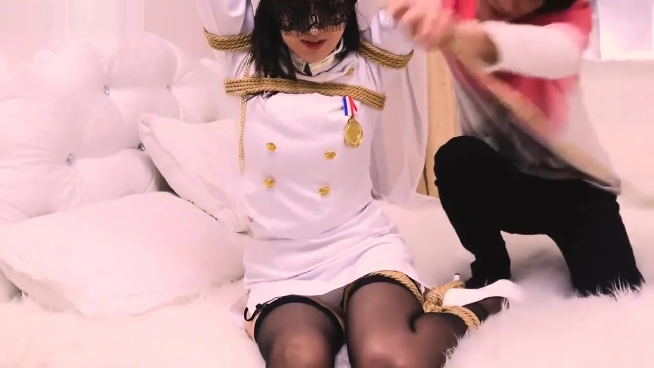 Chinese Bondage cosplay